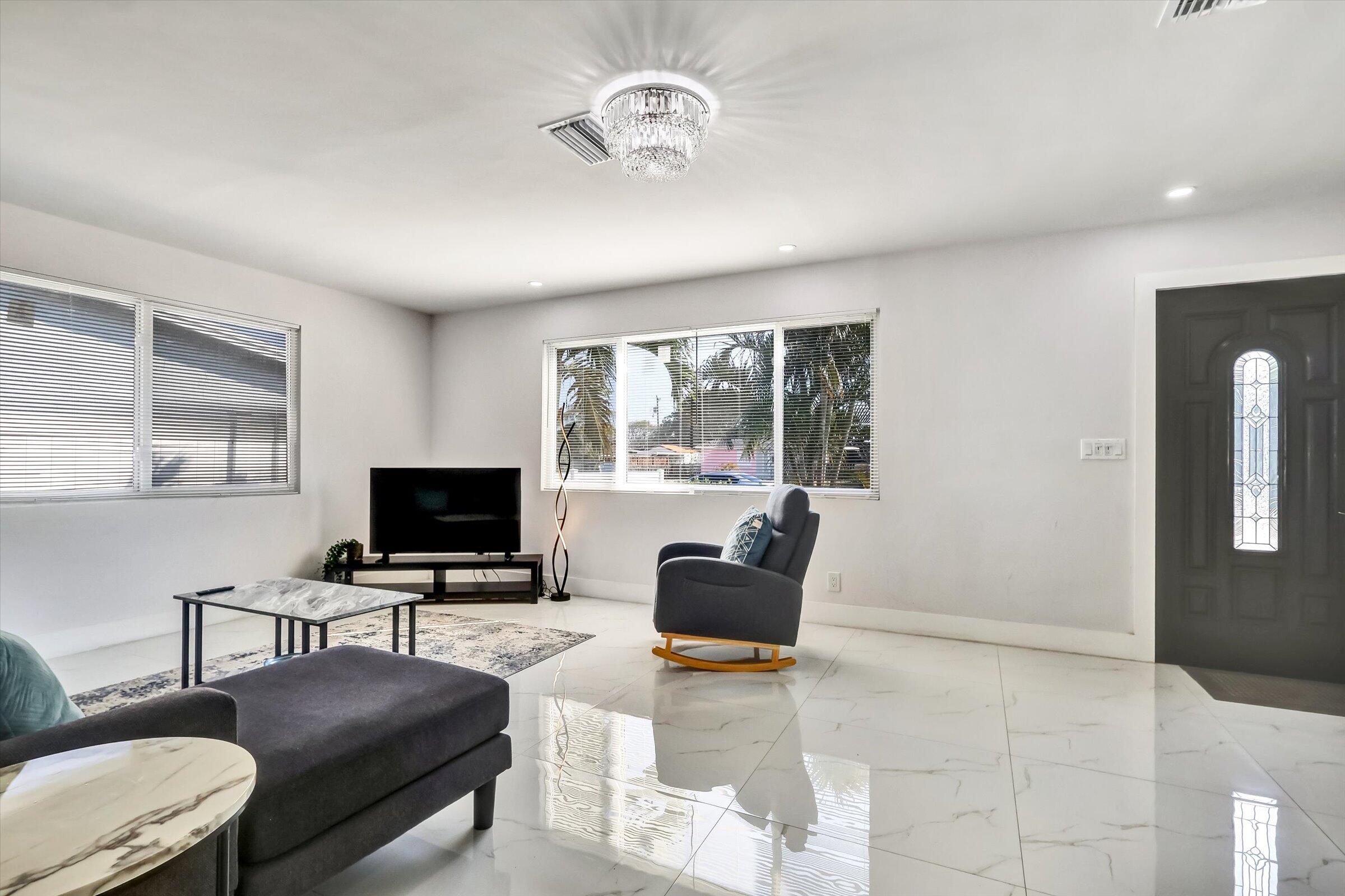 255 Glouchester Street Boca Raton, FL 33487 - Photo 10 of 27 06-255 Glouchester Street-6