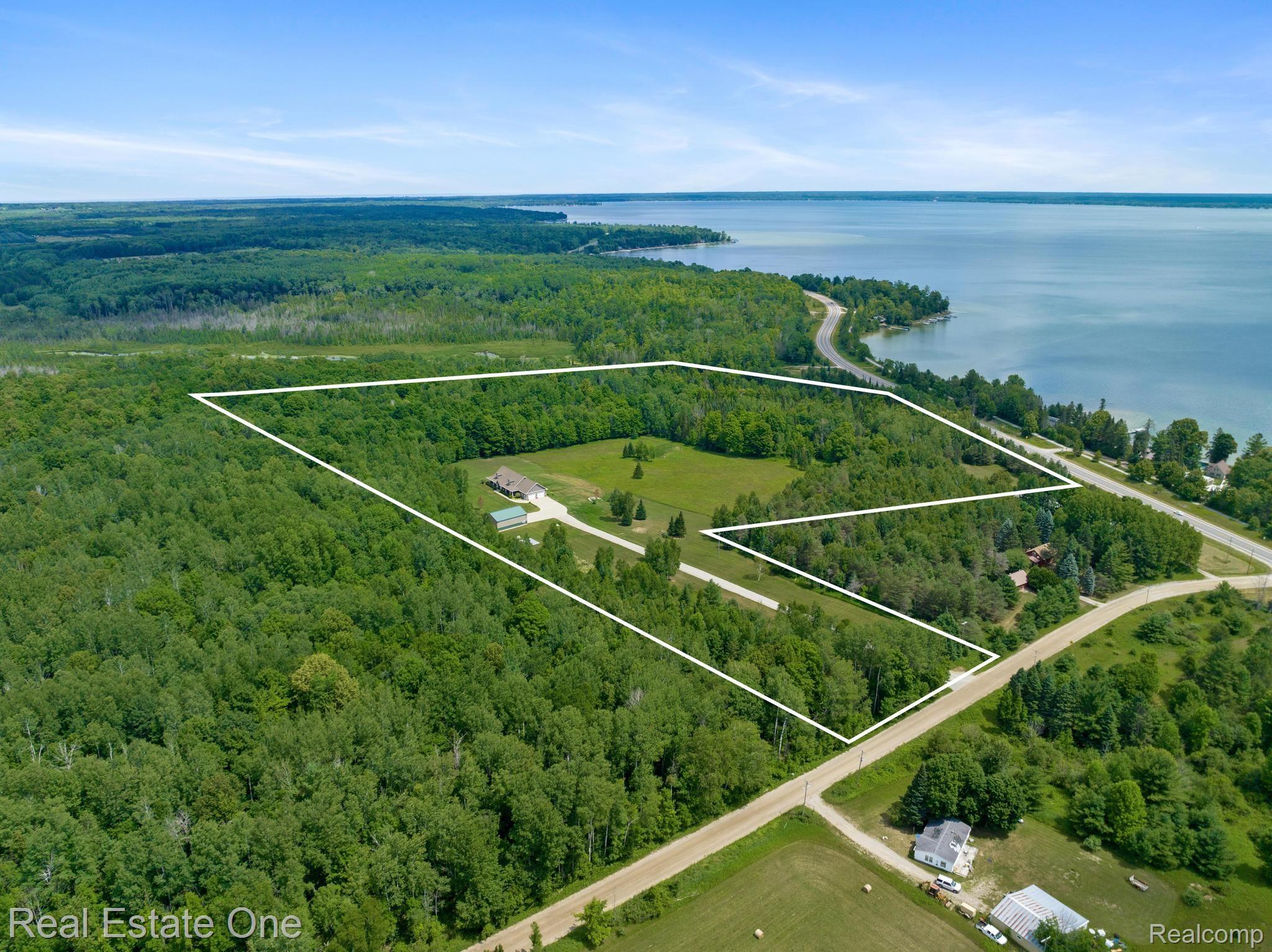 4088 Woodmansee Road Cheboygan, MI 49721 - Photo 10 of 54 Gallery Image 10