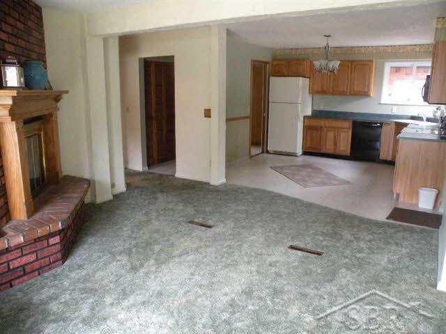 7775 Geddes Road Saginaw, MI 48609 - Photo 8 of 13 20030288-7.JPG