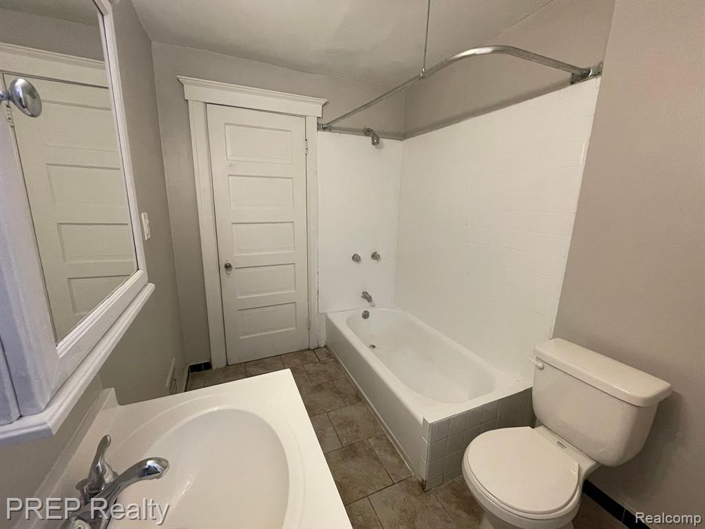 4858 Commonwealth Street, Unit FRONT Detroit, MI 48208 - Photo 7 of 9