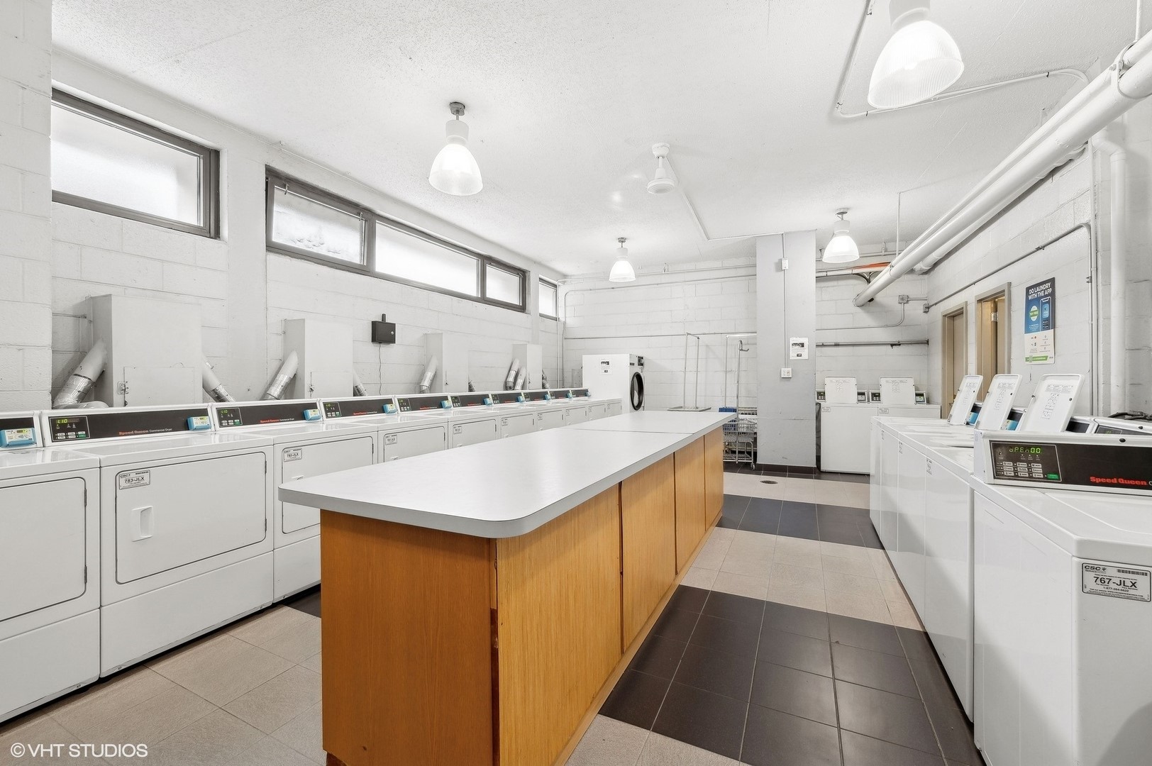 2930 North Sheridan Road, Unit 1008 Chicago, IL 60657 - Photo 12 of 12 a kitchen with cabinets a sink and appliances