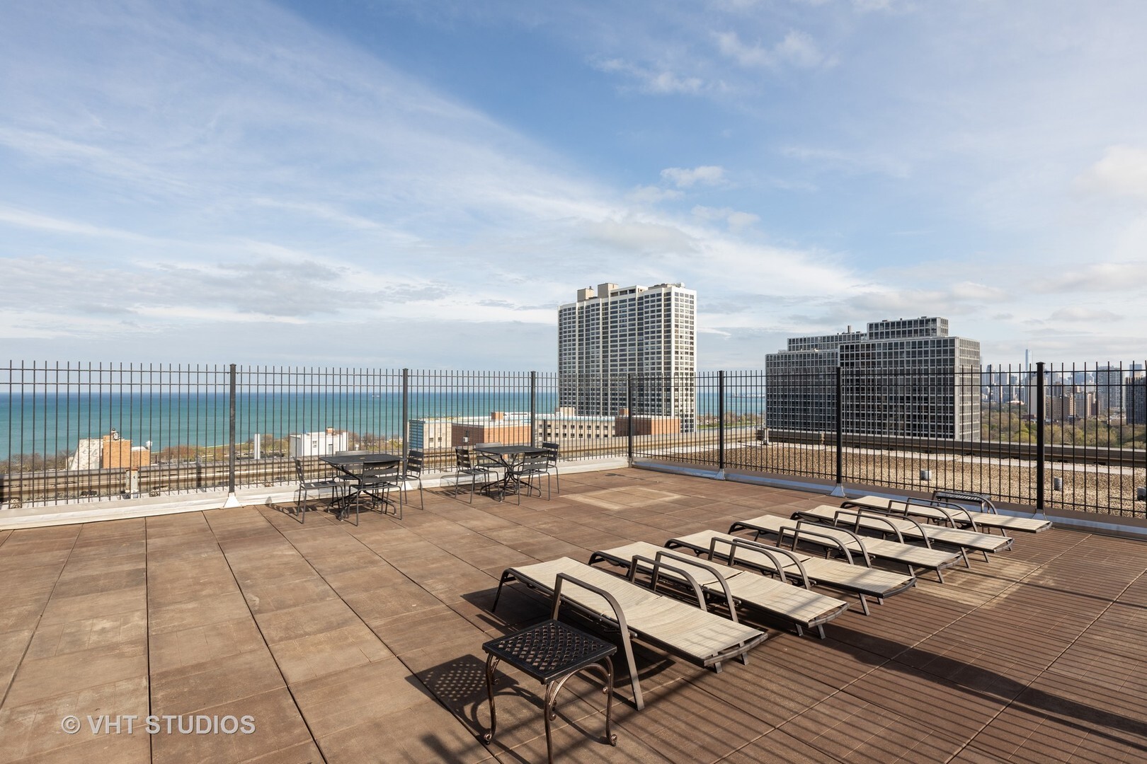 2930 North Sheridan Road, Unit 1008 Chicago, IL 60657 - Photo 9 of 12 a view of balcony with seating space and city view