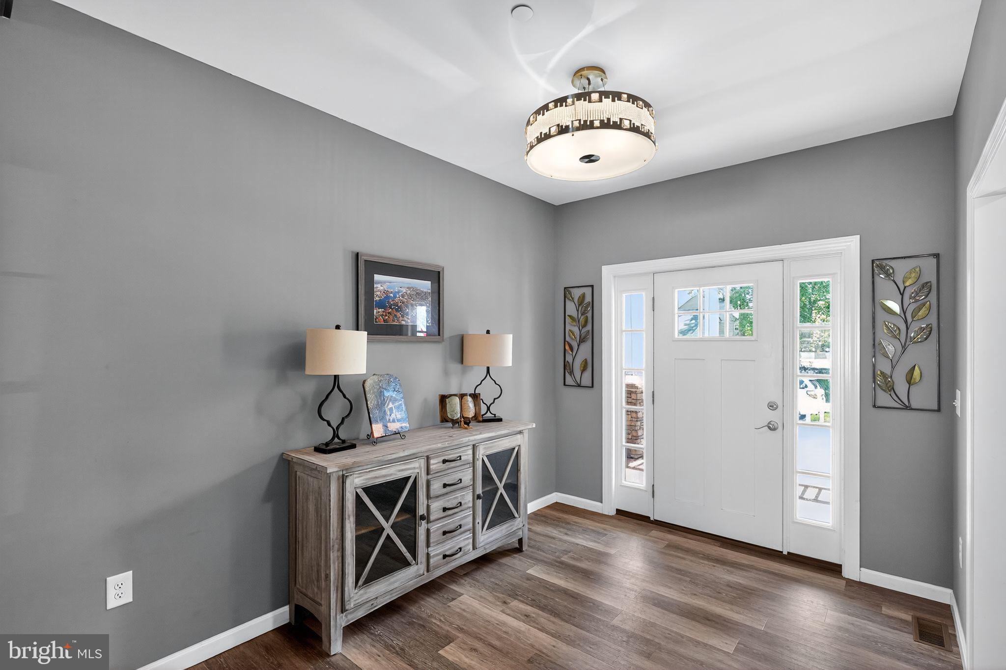 910 Severn Avenue Edgewater, MD 21037 - Photo 5 of 52 Foyer