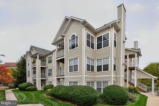 $2,300 | 40 Feathertree Terrace, Unit A, Montgomery Village, MD 20886