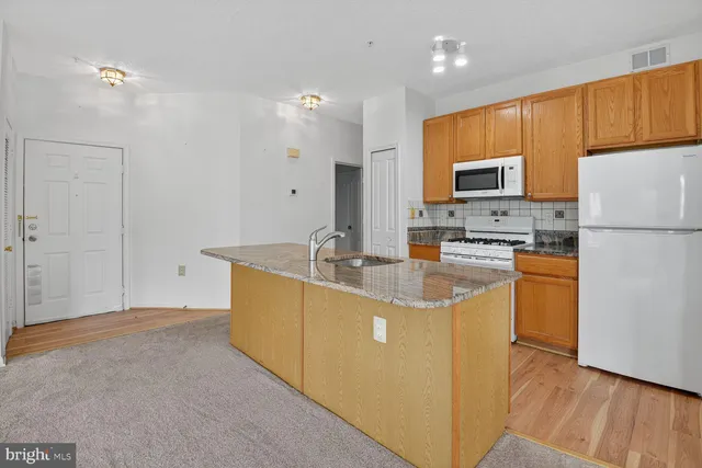 $2,300 | 40 Feathertree Terrace, Unit A, Montgomery Village, MD 20886