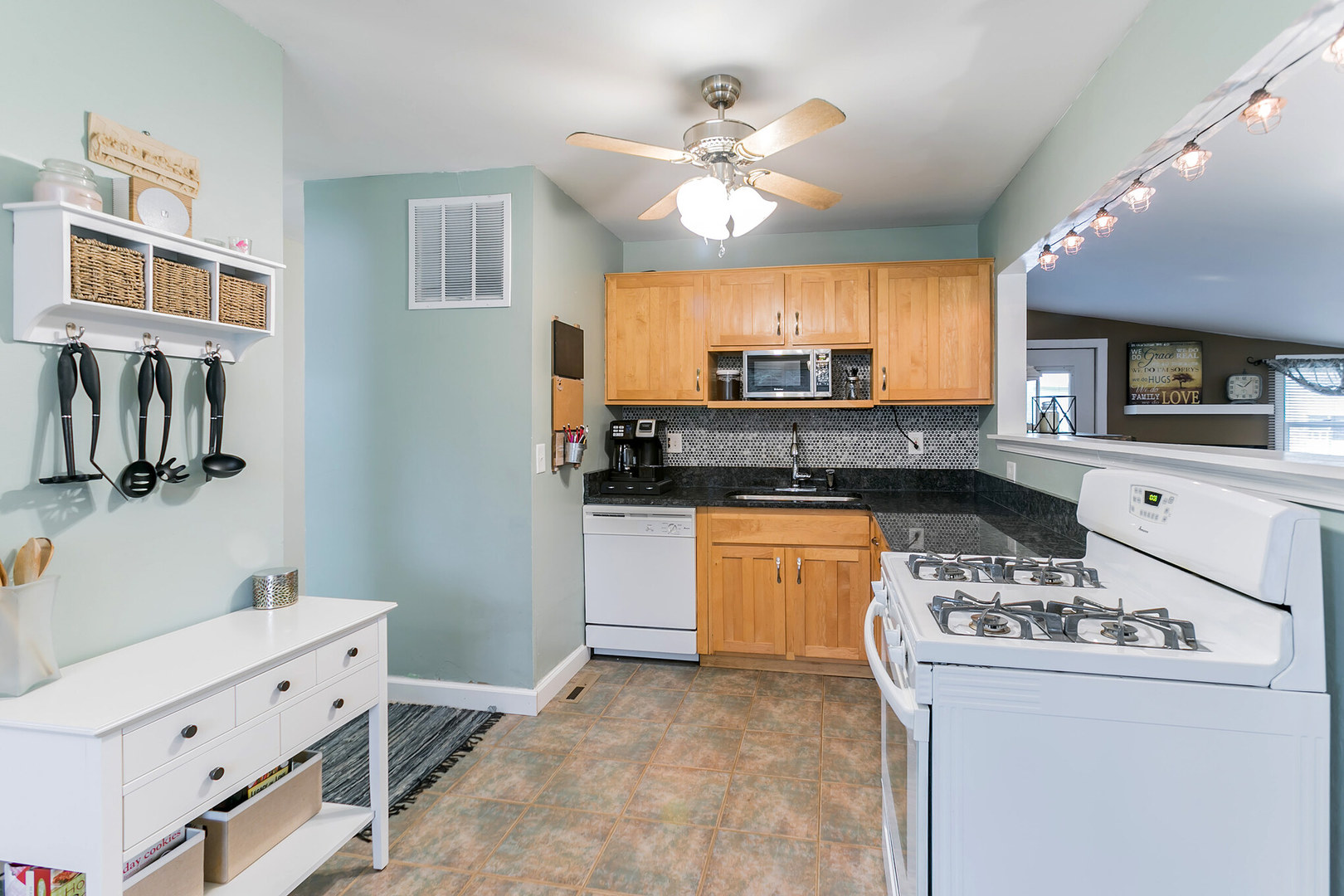 56 Hampton Road Montgomery, IL 60538 - Photo 11 of 35 Gallery Image 11