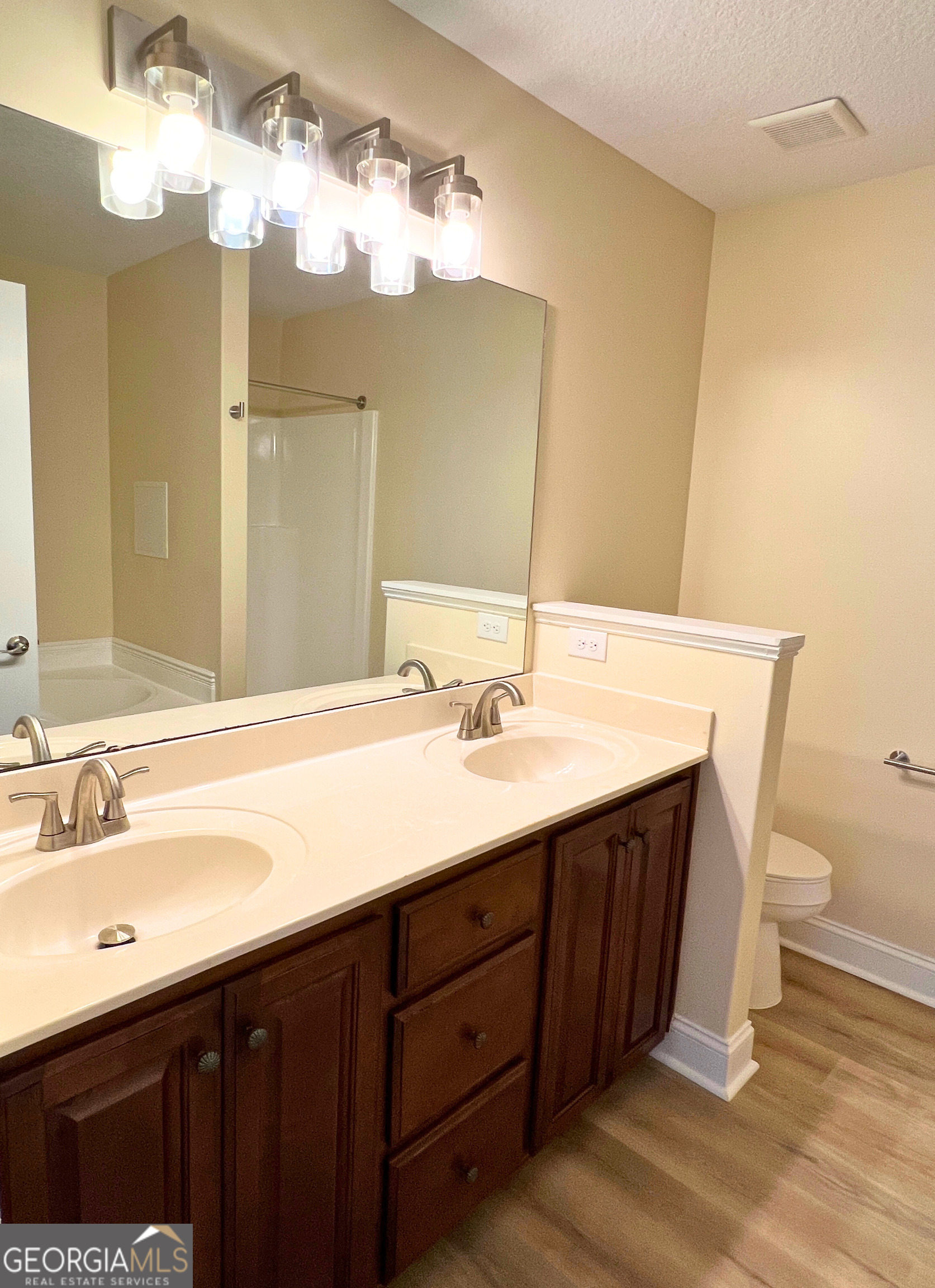 818 Davis Avenue Kingsland, GA 31548 - Photo 16 of 29 a bathroom with a double vanity sink and a mirror