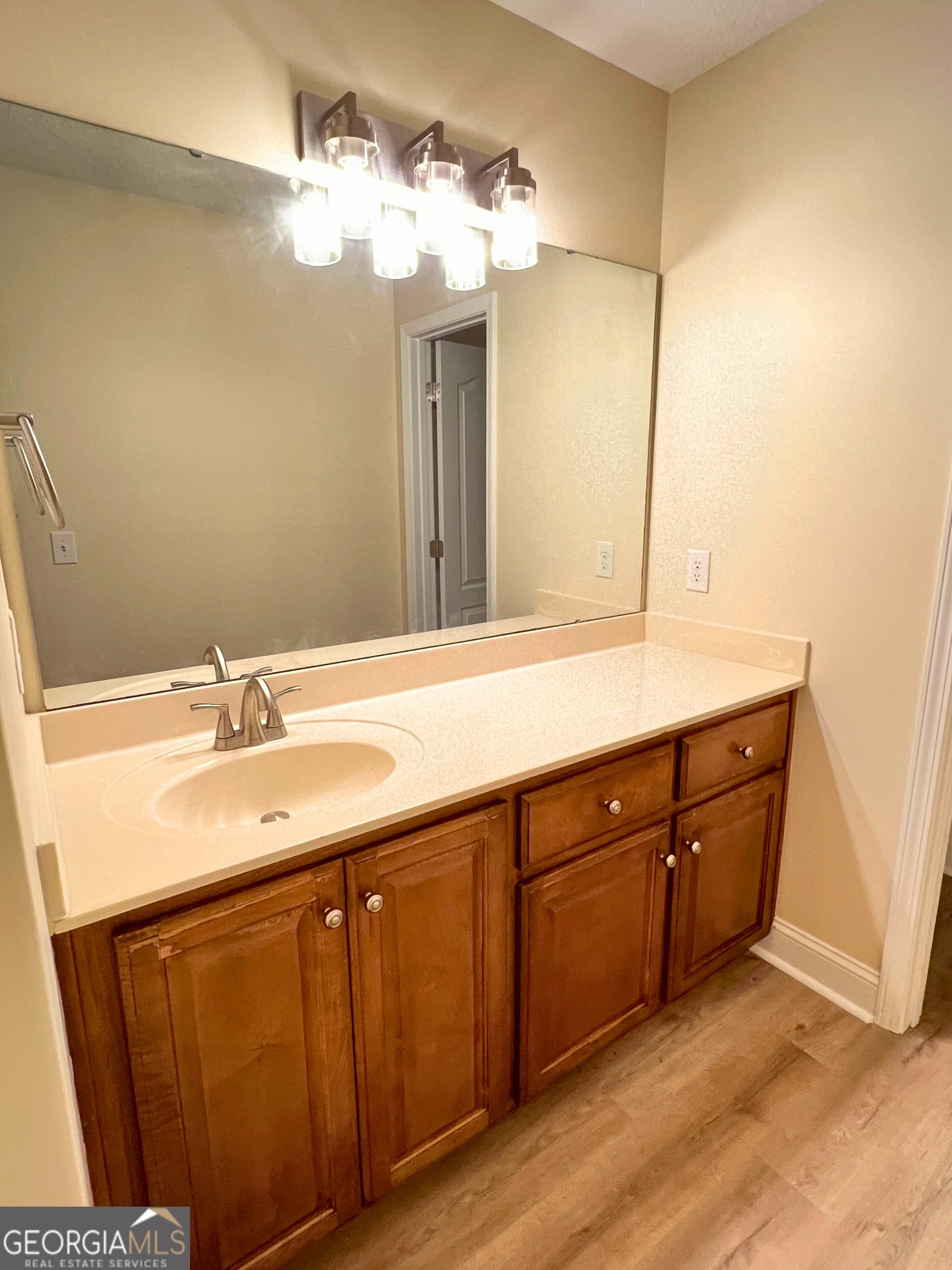 818 Davis Avenue Kingsland, GA 31548 - Photo 28 of 29 a bathroom with a double vanity sink and a mirror