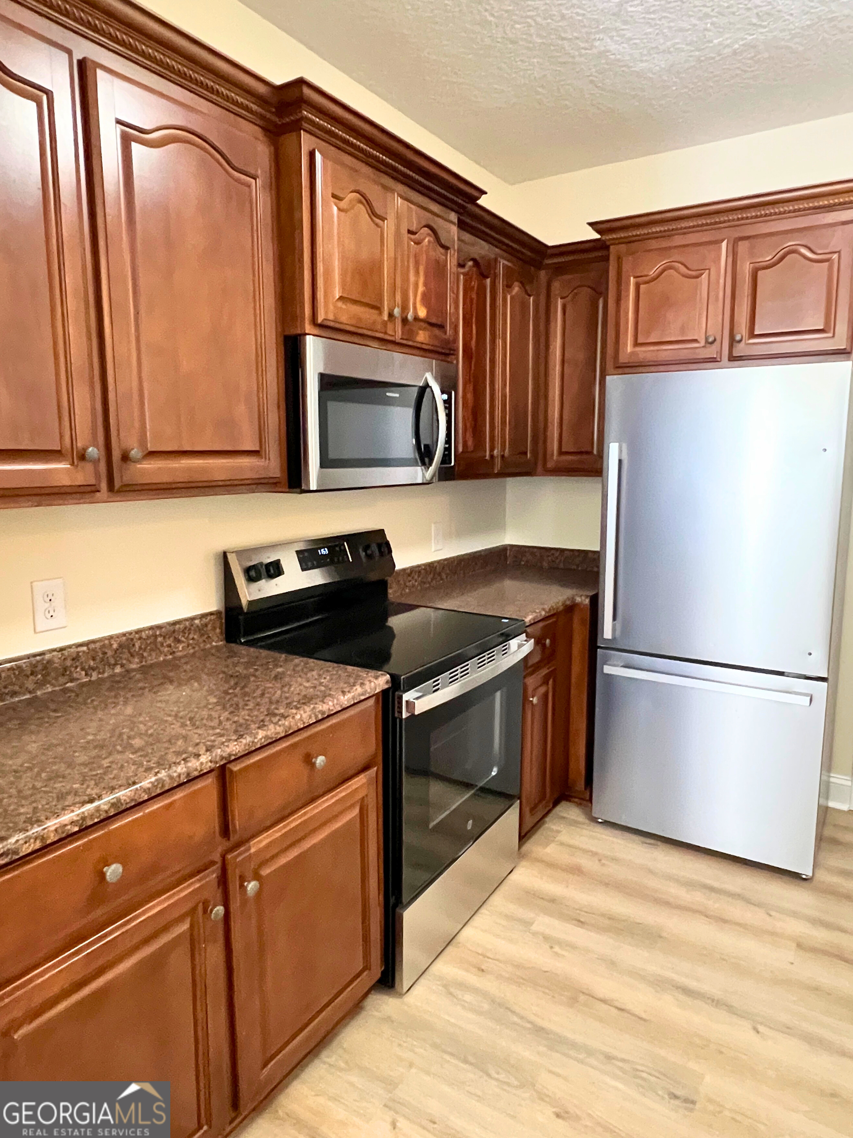 818 Davis Avenue Kingsland, GA 31548 - Photo 8 of 29 a kitchen with a refrigerator stove and microwave