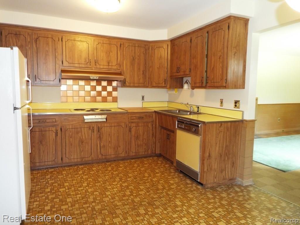 28211 Westerleigh Road Farmington Hills, MI 48334 - Photo 13 of 48