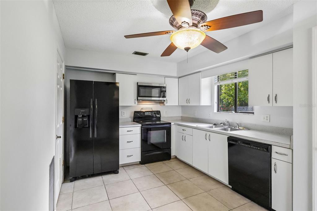 632 Mt Homer Road, Unit 4A Eustis, FL 32726 - Photo 5 of 38 Gallery Image 5