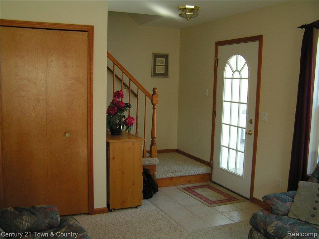 204 South Conklin Road Lake Orion, MI 48362 - Photo 2 of 14 Entrance Area