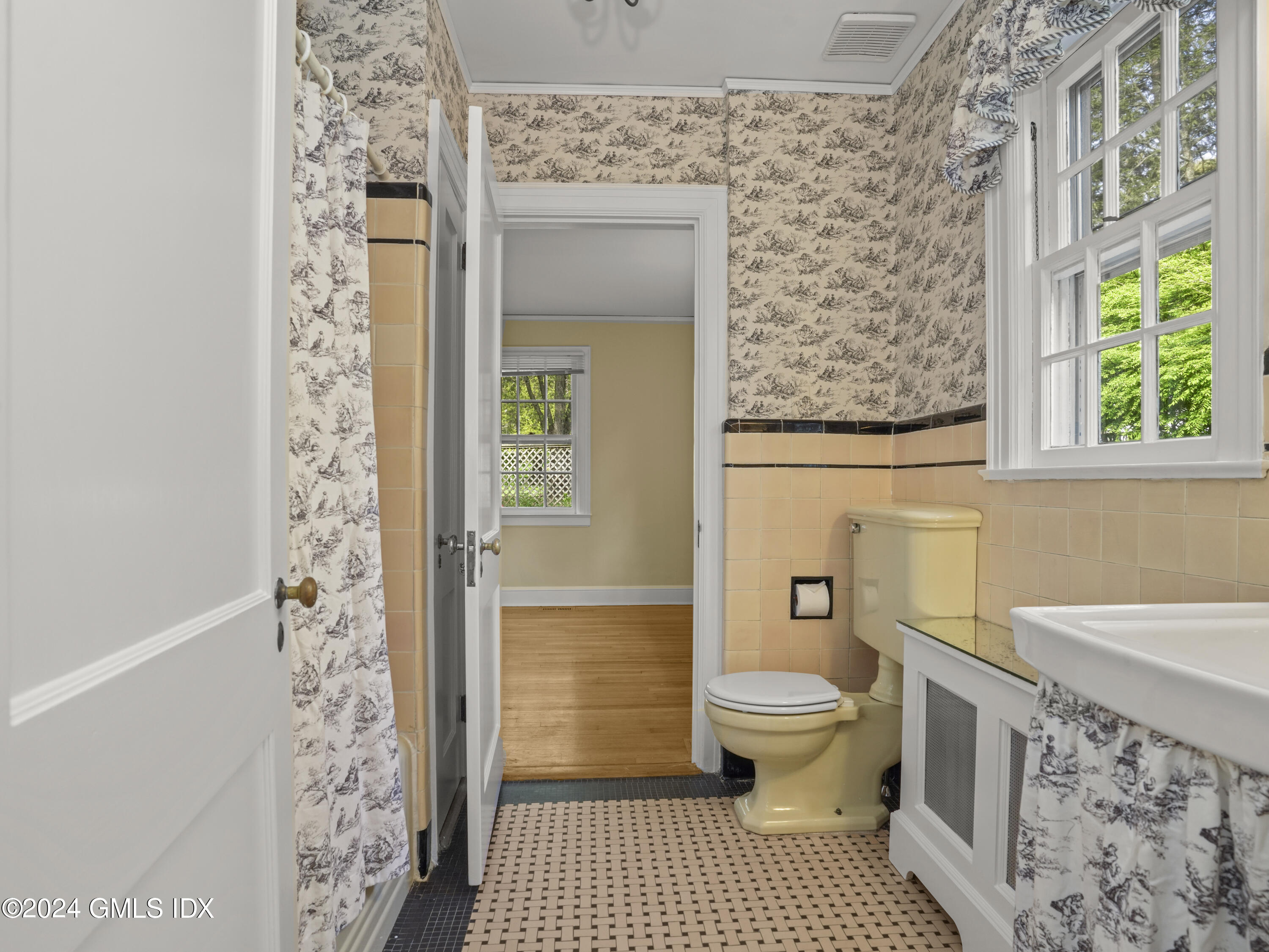 279 Riversville Road Greenwich, CT 06831 - Photo 19 of 50 1st Floor bath