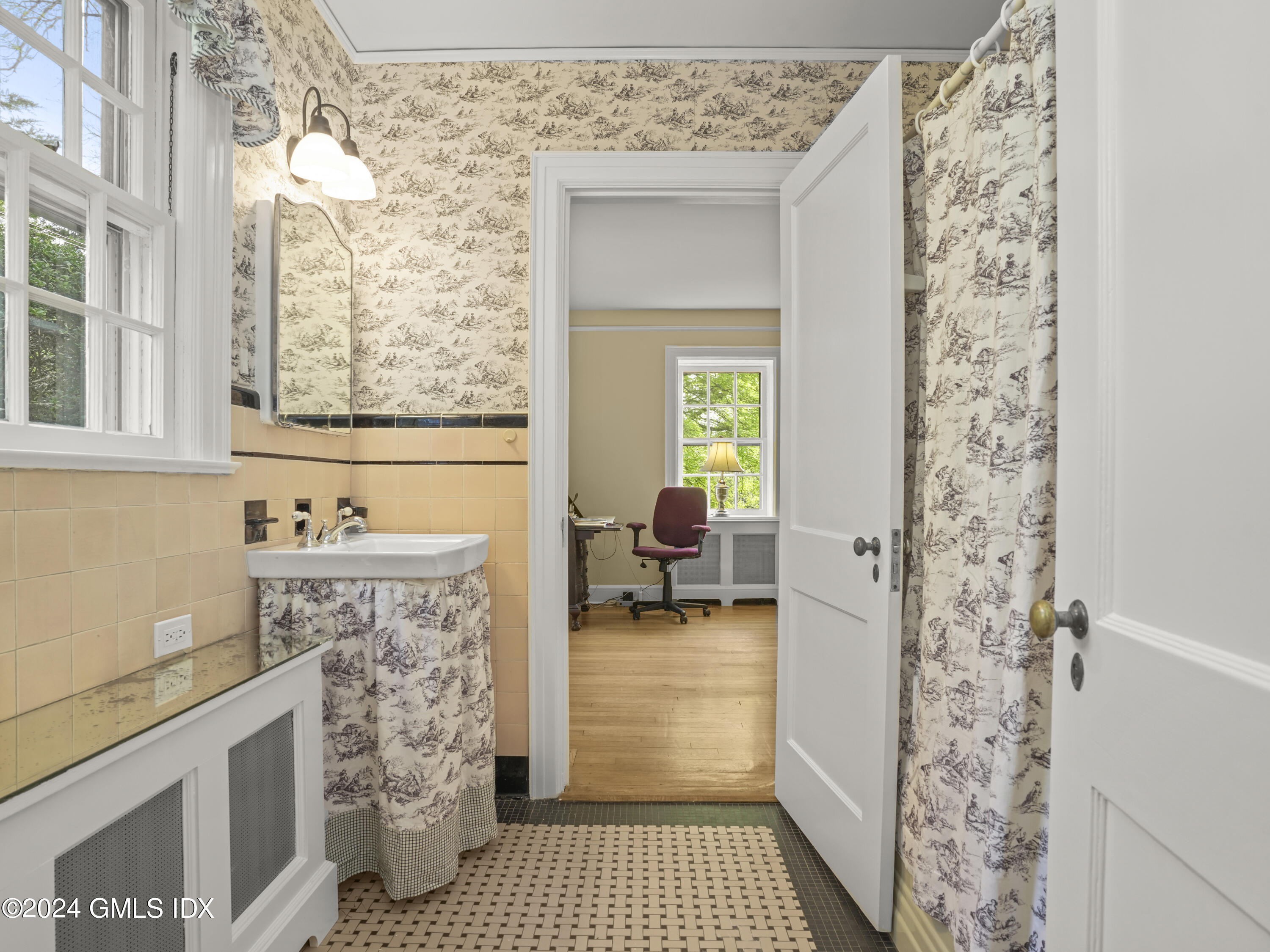 279 Riversville Road Greenwich, CT 06831 - Photo 21 of 50 1st Floor bath