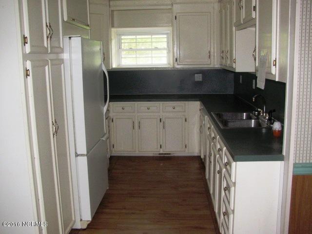 267 Will Baker Road Kinston, NC 28504 - Photo 2 of 13 267 Will Baker Kitchen