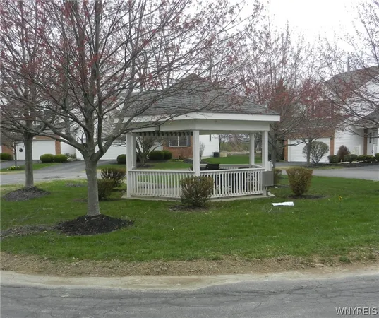 $300,000 | 4000 Franklin Street, Unit 8, Hamburg, NY 14075