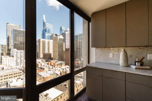 $1,100,000 | 2018-32 Walnut Street, Unit 16GH, Philadelphia, PA 19103