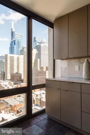 $1,100,000 | 2018-32 Walnut Street, Unit 16GH, Philadelphia, PA 19103