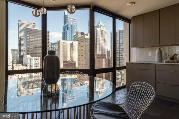 $1,100,000 | 2018-32 Walnut Street, Unit 16GH, Philadelphia, PA 19103