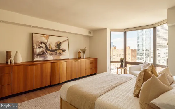 $1,100,000 | 2018-32 Walnut Street, Unit 16GH, Philadelphia, PA 19103