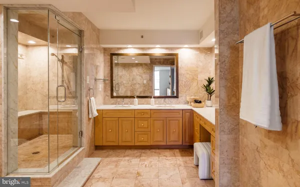 $1,100,000 | 2018-32 Walnut Street, Unit 16GH, Philadelphia, PA 19103