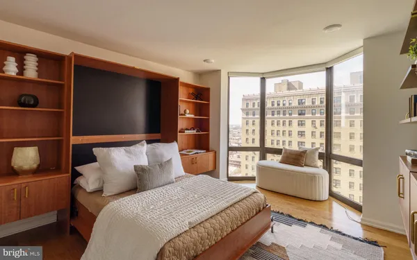 $1,100,000 | 2018-32 Walnut Street, Unit 16GH, Philadelphia, PA 19103