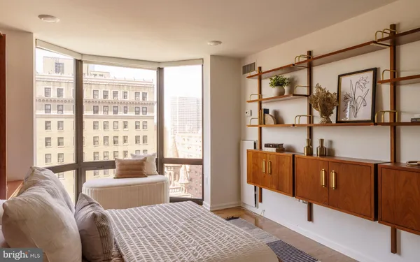 $1,100,000 | 2018-32 Walnut Street, Unit 16GH, Philadelphia, PA 19103