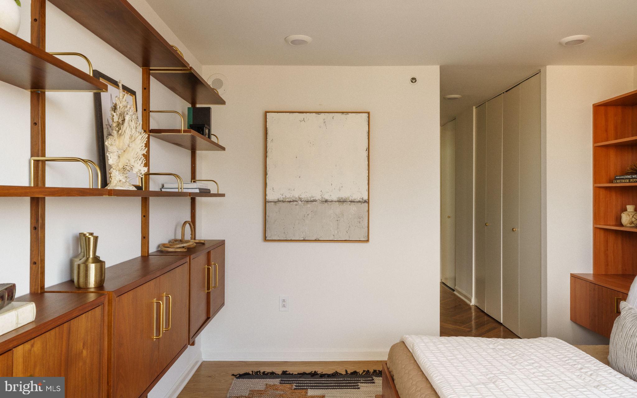 2018-32 Walnut Street, Unit 16GH Philadelphia, PA 19103 - Photo 47 of 78 a view of hallway with furniture and a window