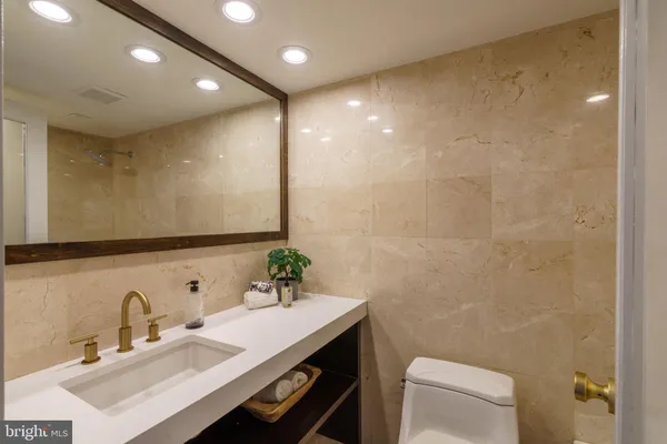 $1,100,000 | 2018-32 Walnut Street, Unit 16GH, Philadelphia, PA 19103