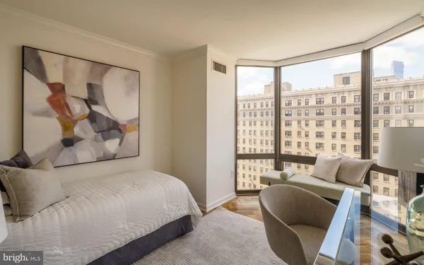 $1,100,000 | 2018-32 Walnut Street, Unit 16GH, Philadelphia, PA 19103