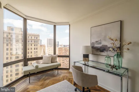 $1,100,000 | 2018-32 Walnut Street, Unit 16GH, Philadelphia, PA 19103