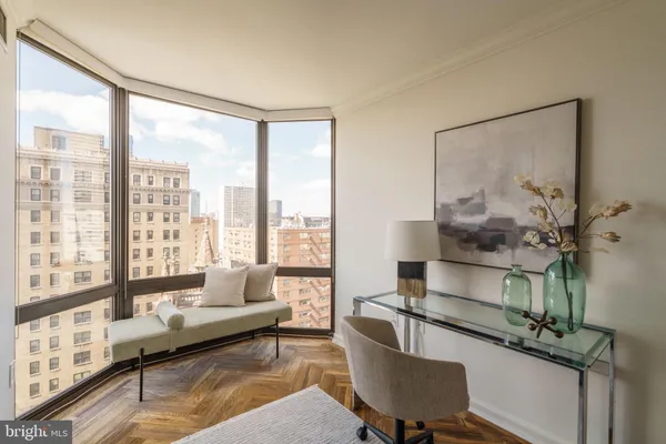 $1,100,000 | 2018-32 Walnut Street, Unit 16GH, Philadelphia, PA 19103