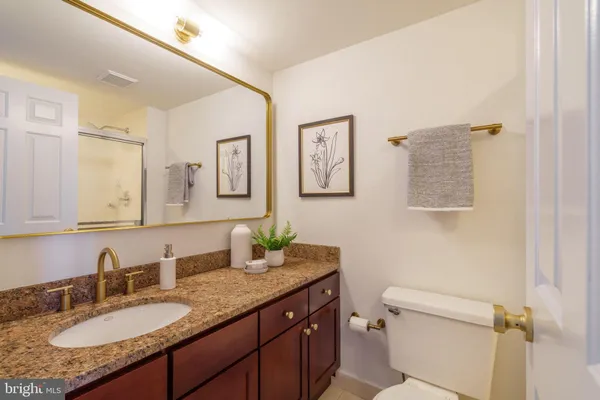 $1,100,000 | 2018-32 Walnut Street, Unit 16GH, Philadelphia, PA 19103