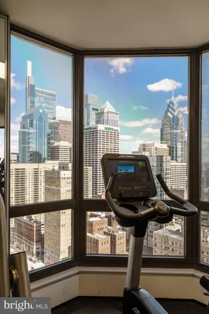 $1,100,000 | 2018-32 Walnut Street, Unit 16GH, Philadelphia, PA 19103