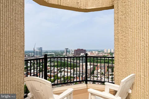 $1,100,000 | 2018-32 Walnut Street, Unit 16GH, Philadelphia, PA 19103