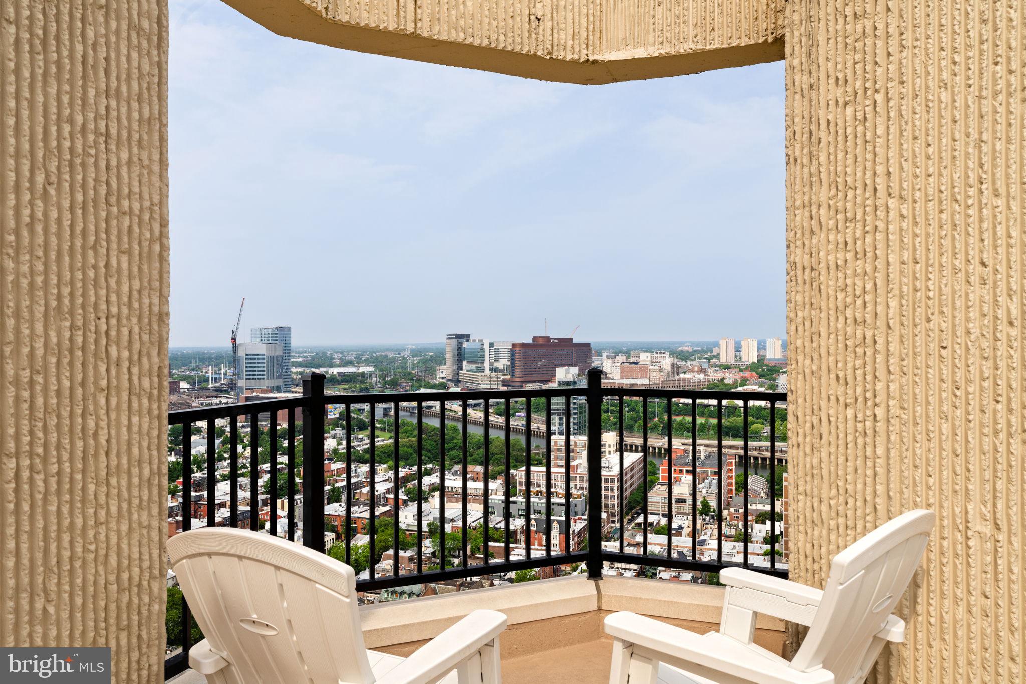 2018-32 Walnut Street, Unit 16GH Philadelphia, PA 19103 - Photo 67 of 78 a view of a balcony with wooden fence