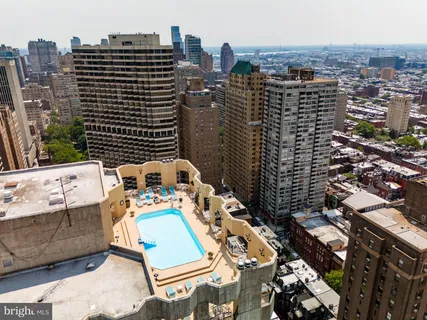 $1,100,000 | 2018-32 Walnut Street, Unit 16GH, Philadelphia, PA 19103