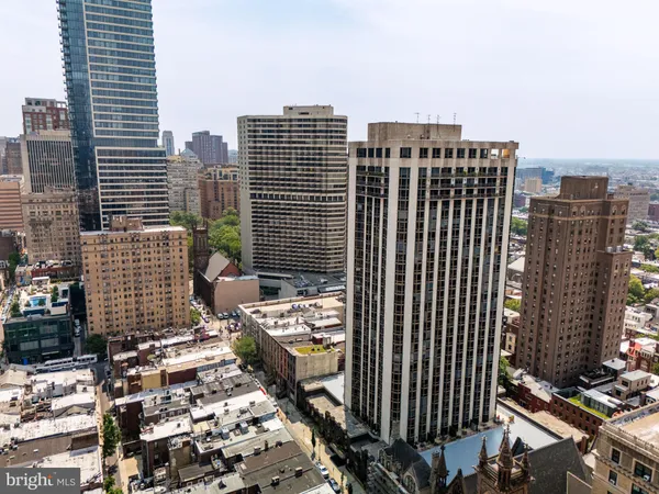 $1,100,000 | 2018-32 Walnut Street, Unit 16GH, Philadelphia, PA 19103