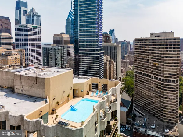 $1,100,000 | 2018-32 Walnut Street, Unit 16GH, Philadelphia, PA 19103