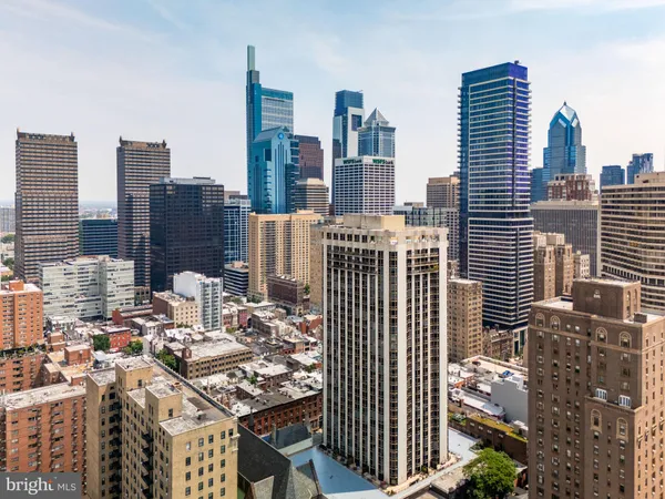 $1,100,000 | 2018-32 Walnut Street, Unit 16GH, Philadelphia, PA 19103