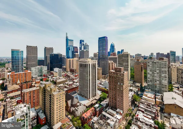 $1,100,000 | 2018-32 Walnut Street, Unit 16GH, Philadelphia, PA 19103
