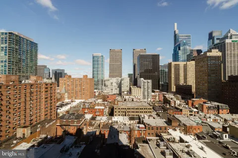 $1,100,000 | 2018-32 Walnut Street, Unit 16GH, Philadelphia, PA 19103