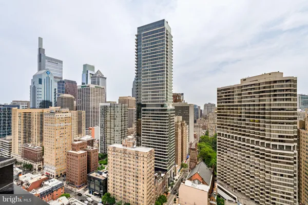 $1,100,000 | 2018-32 Walnut Street, Unit 16GH, Philadelphia, PA 19103