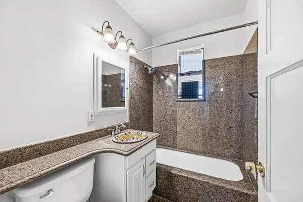 $2,000 | 9427 North 1st Avenue, Phoenix, AZ 85021
