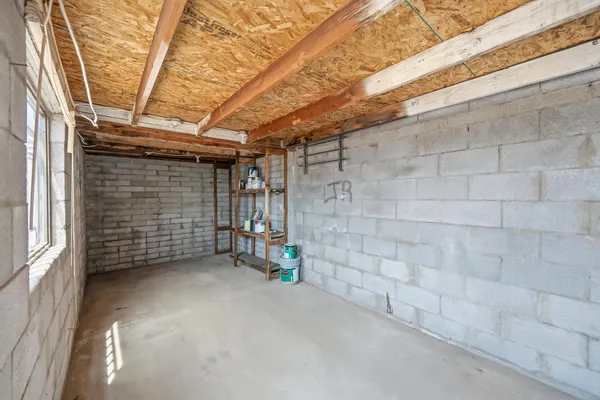 $1,900 | 9427 North 1st Avenue, Phoenix, AZ 85021