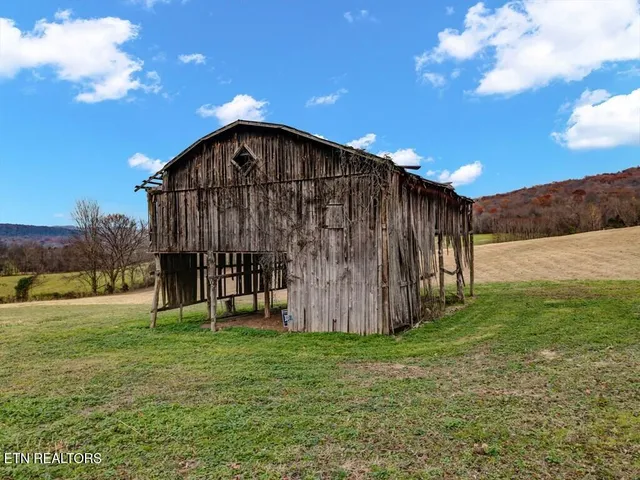 $350,000 | 4934 North York Highway, Pall Mall, TN 38577