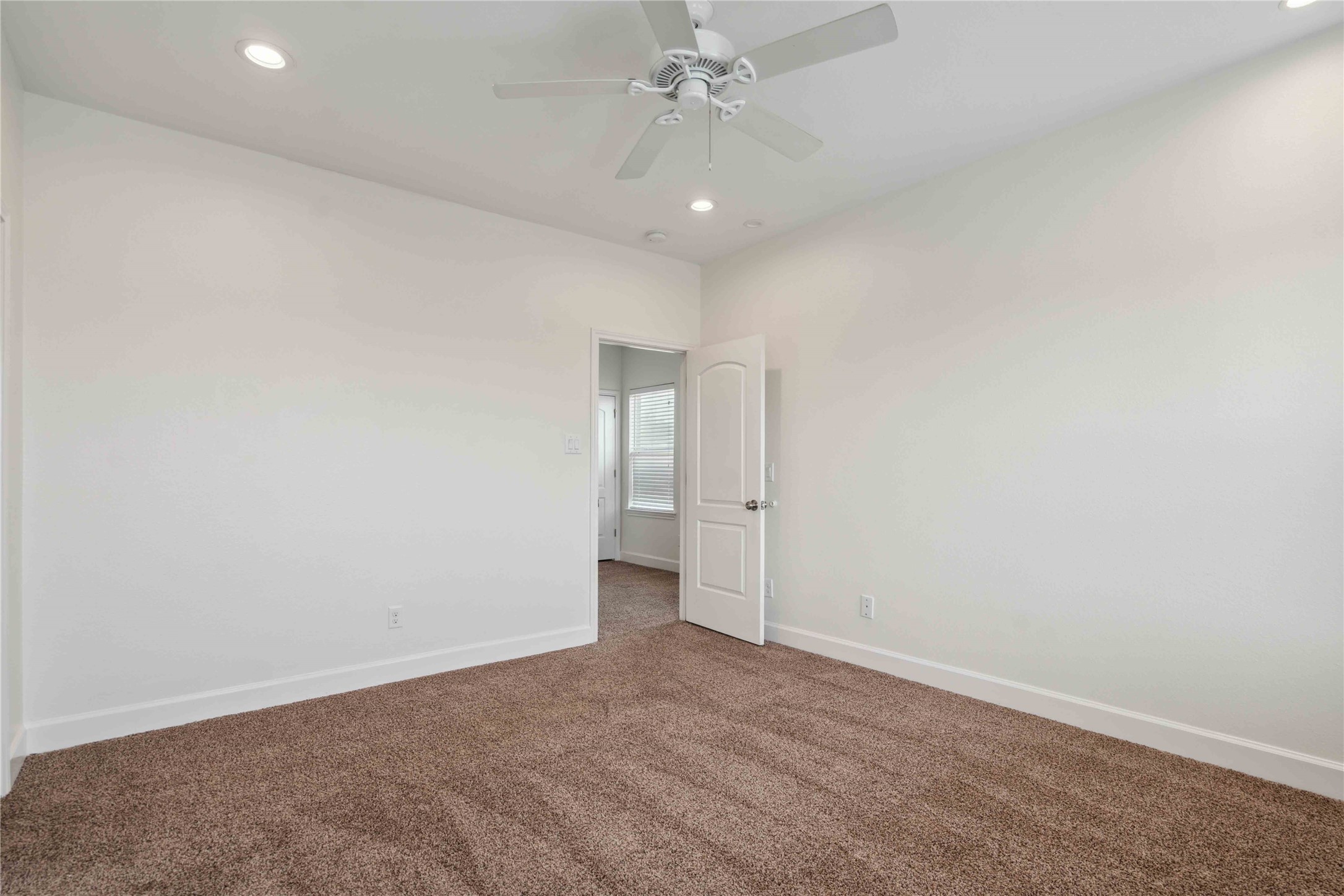 5402 Jonathan Lane Houston, TX 77011 - Photo 13 of 19 a view of an empty room