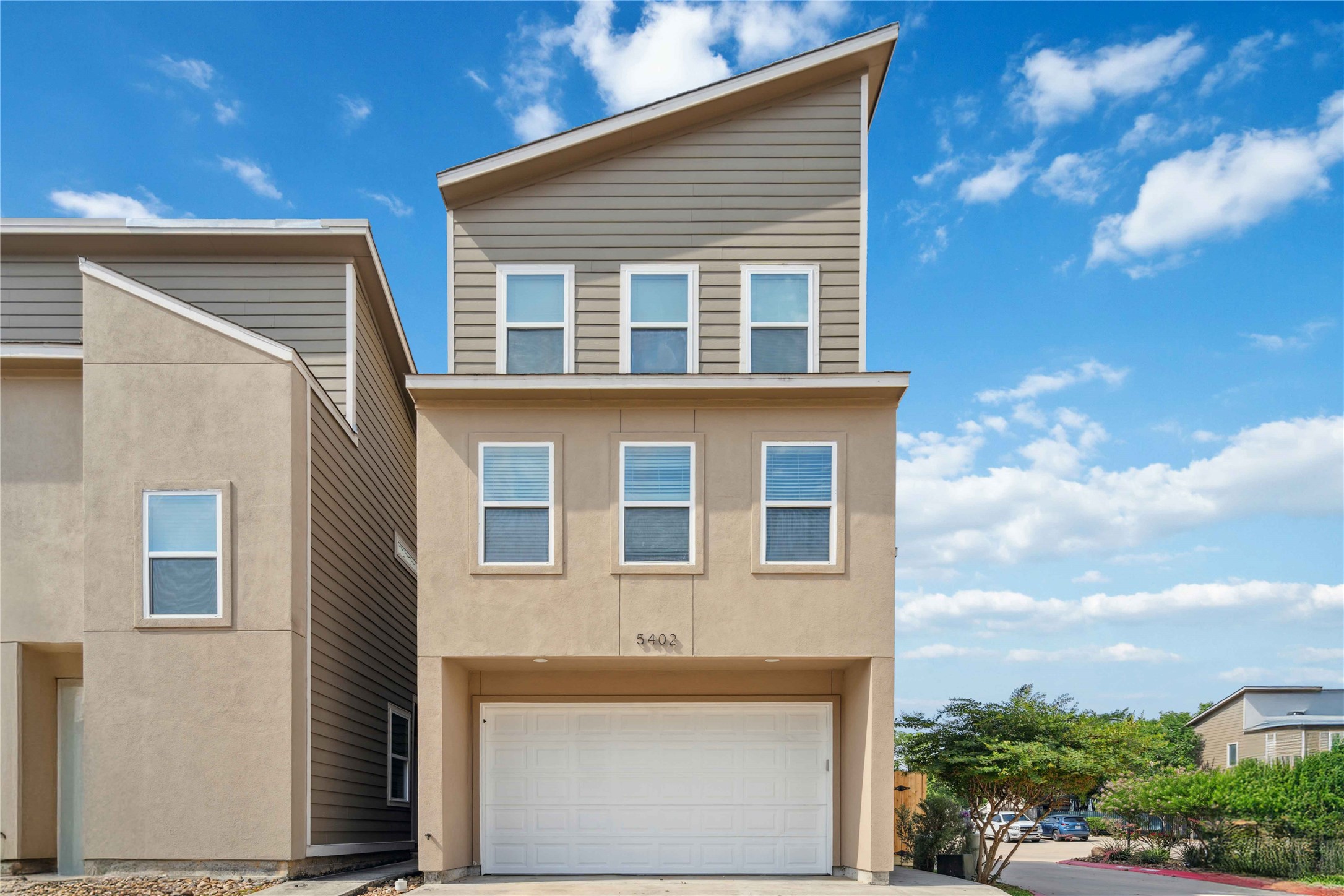 5402 Jonathan Lane Houston, TX 77011 - Photo 19 of 19 a front view of a house with a yard