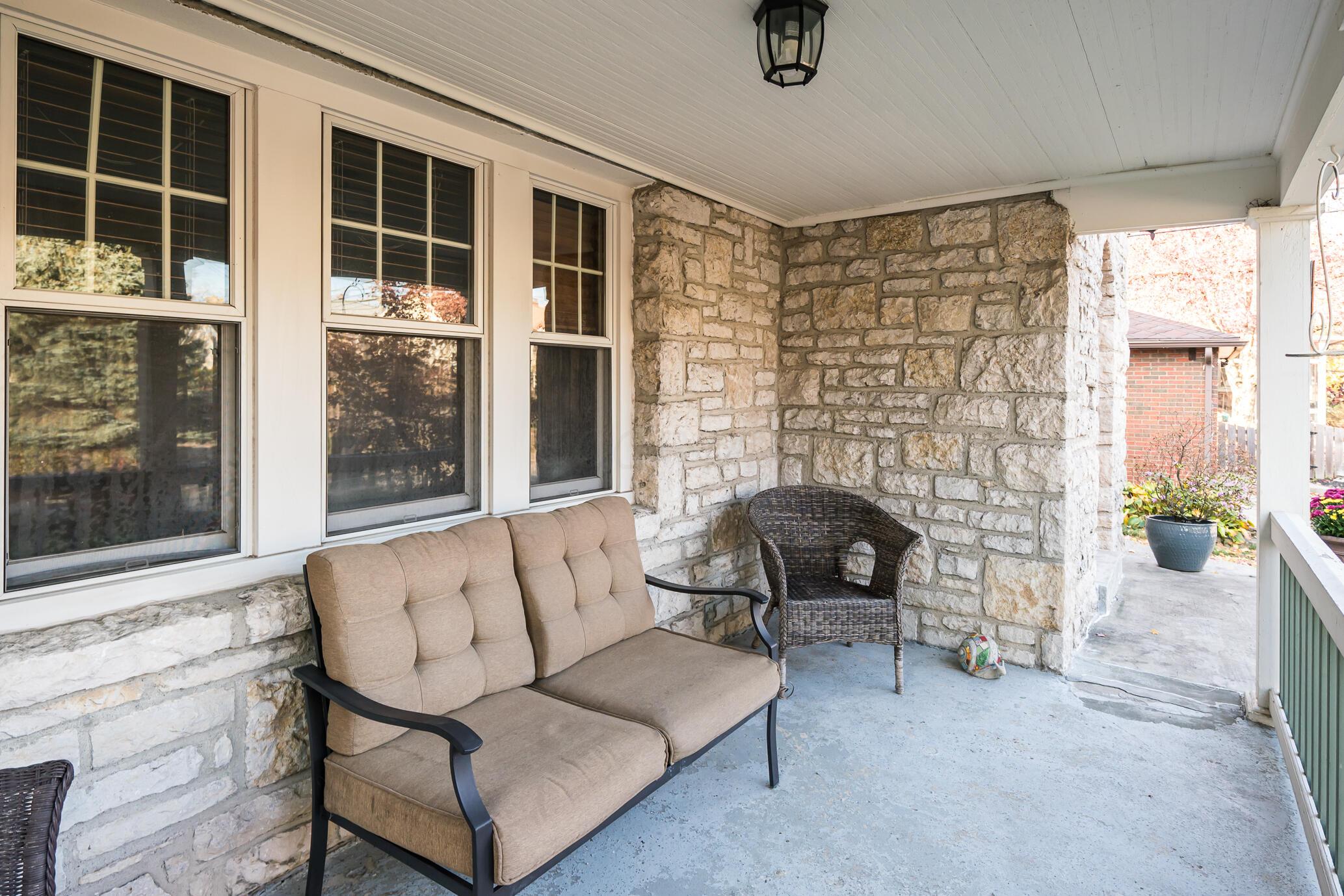 459 Tibet Road Columbus, OH 43202 - Photo 4 of 42 Front porch