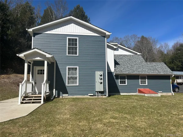 $2,300 | 135 Gale Road, Unit UPSTAIRS, Mongaup Valley, NY 12762
